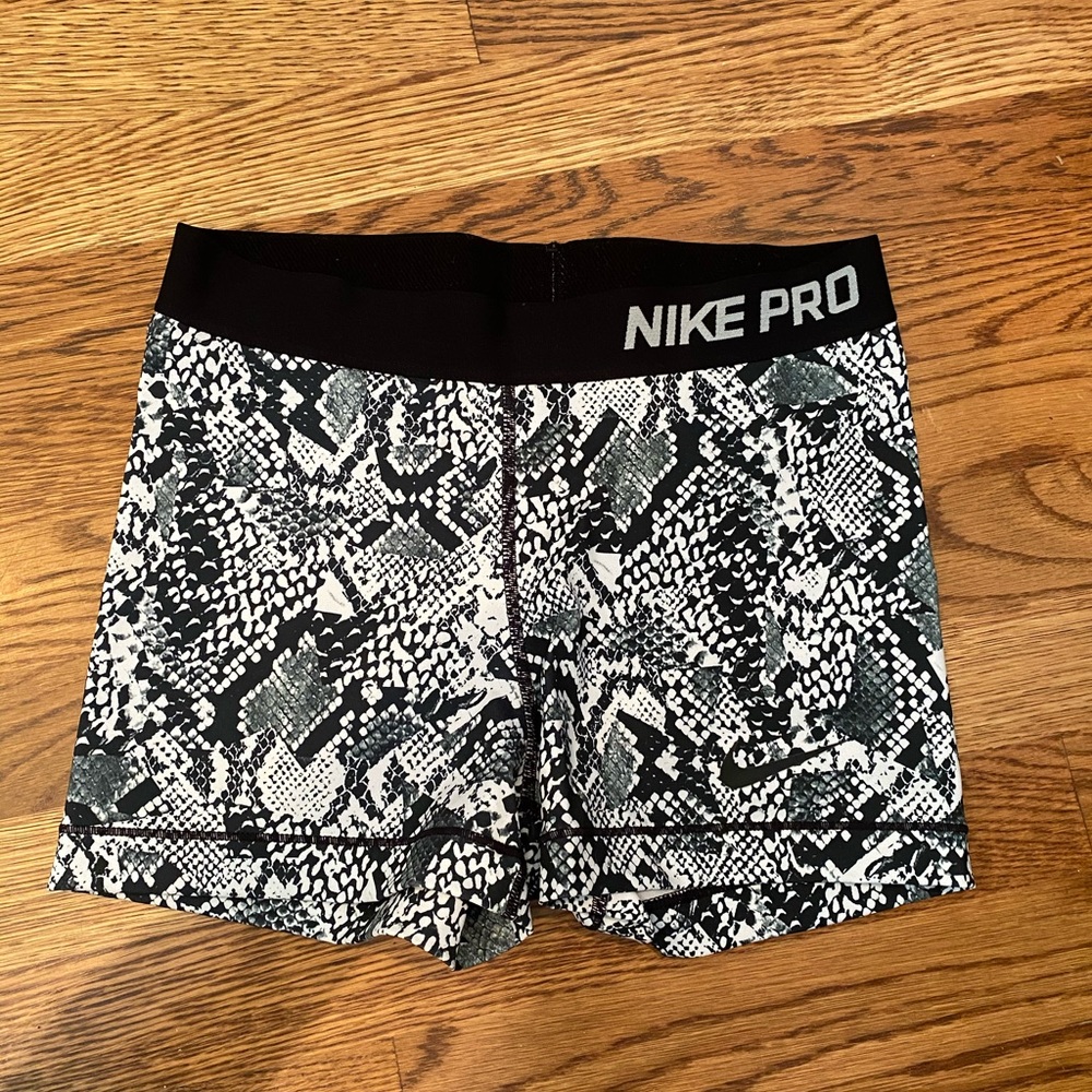 Women’s Nike Pros